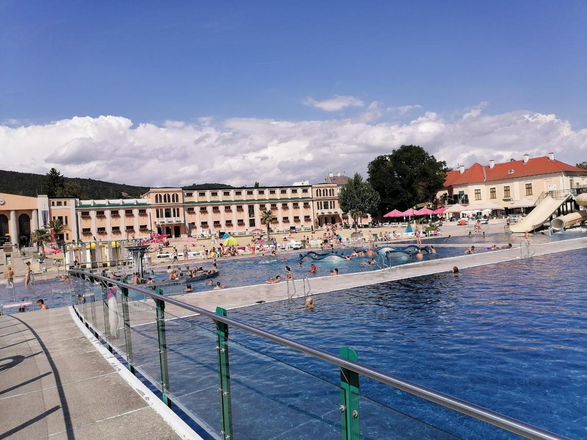 Das Gutenbrunn Thermen & Sporthotel Baden Eksteriør billede